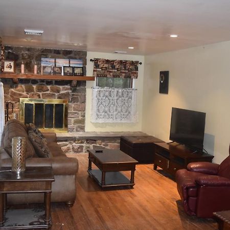 5 Bdr Cabin Game Rm Large Deck Fireplace Firetable Lake Harmony Exterior photo